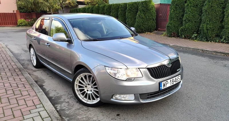 Skoda Superb cena 29900 przebieg: 208000, rok produkcji 2011 z Płock małe 704